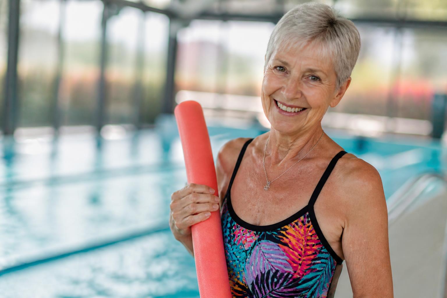 découvrez les bienfaits de l'aquagym pour les seniors, avec des exercices adaptés et des conseils pratiques pour bien débuter et rester en forme en douceur.