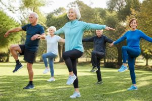 découvrez 10 exercices d'équilibre spécialement conçus pour les seniors afin de renforcer la stabilité et prévenir les chutes. améliorez votre sécurité et votre bien-être au quotidien.