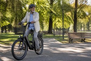 découvrez notre guide d'achat complet et nos conseils pratiques pour choisir le meilleur vélo électrique adapté aux besoins des seniors, alliant confort, sécurité et performance.