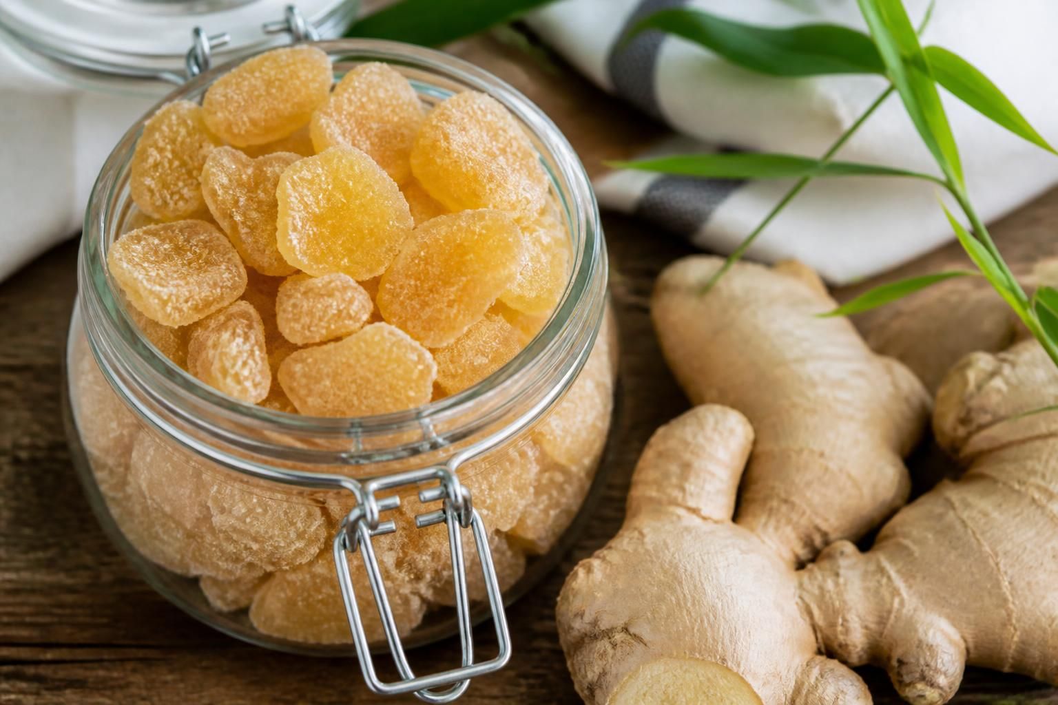 découvrez les bienfaits du gingembre confit et pourquoi l'intégrer à votre alimentation quotidienne pour booster votre santé naturellement.
